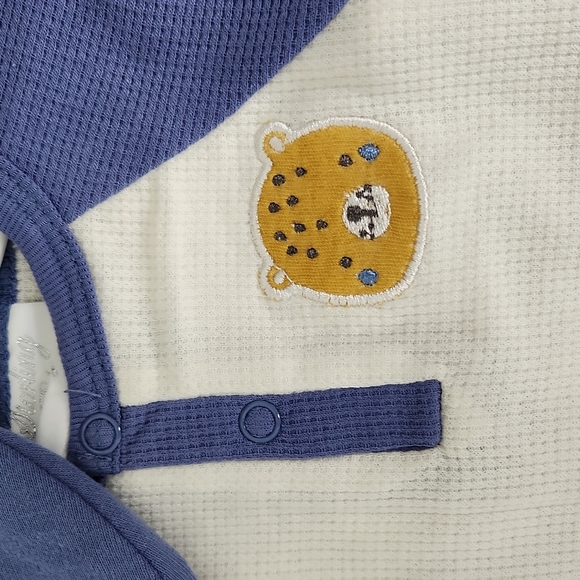 🌺 Adorable baby outfit complete with hat, onesie, and pants 🌺 - Picture 2 of 5